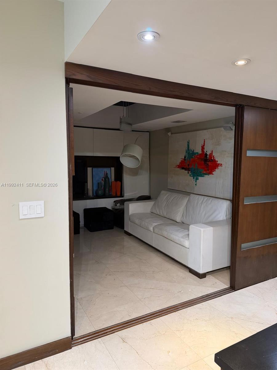 image Icon Brickell I18