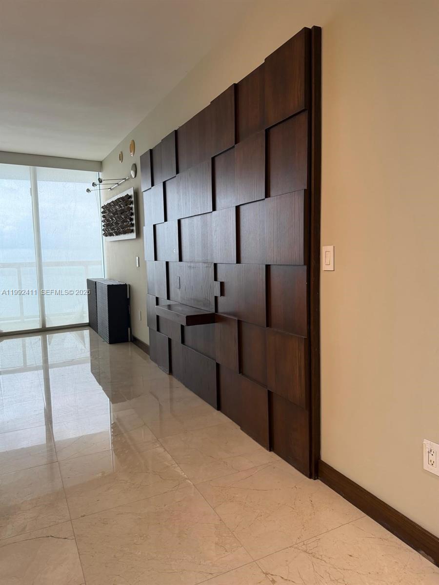 image Icon Brickell I19
