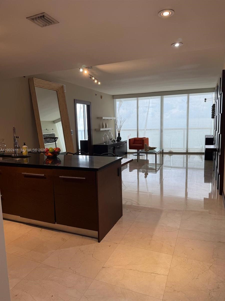 image Icon Brickell I20