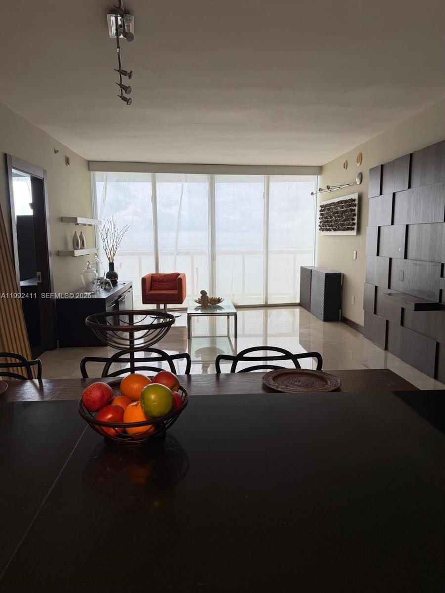 image Icon Brickell I22
