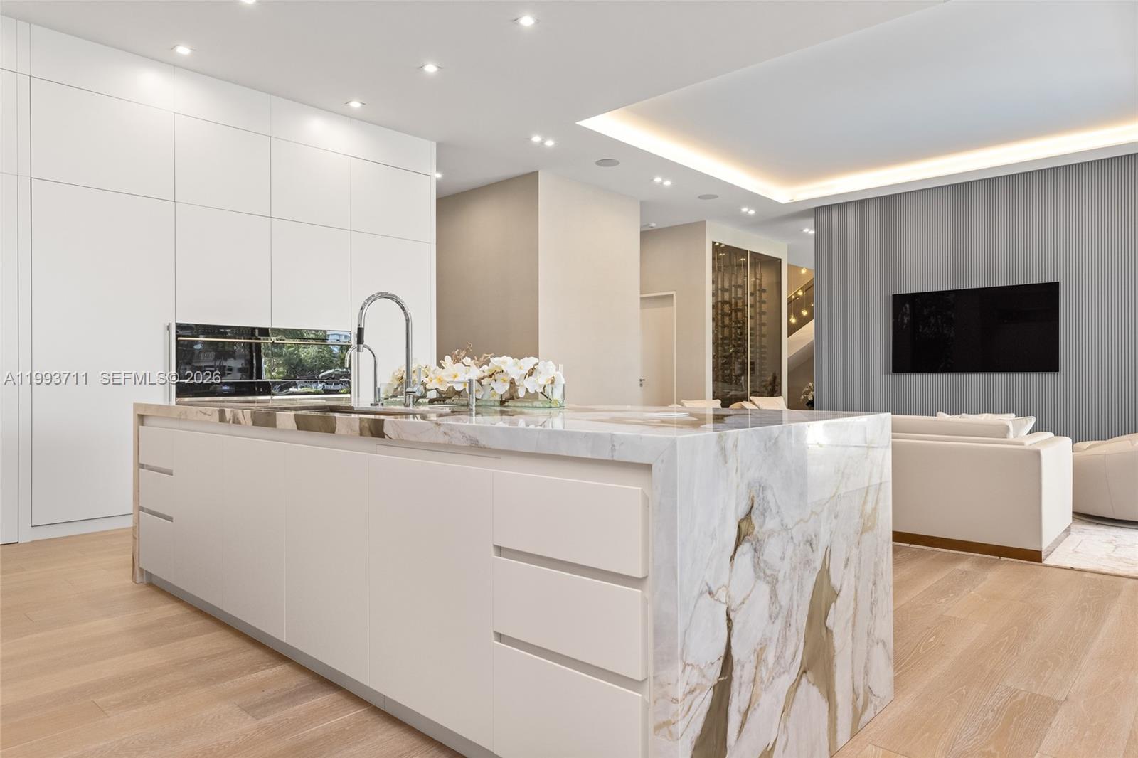 2560 Del Lago Dr Fort Lauderdale, FL 33316