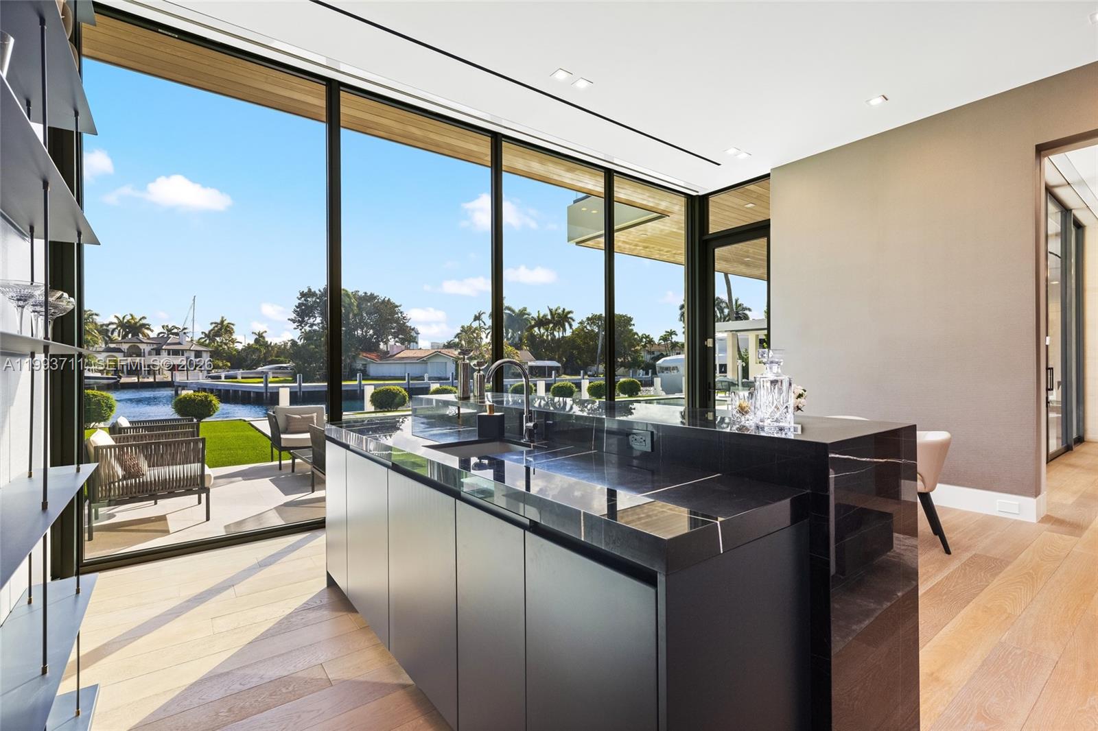 2560 Del Lago Dr Fort Lauderdale, FL 33316