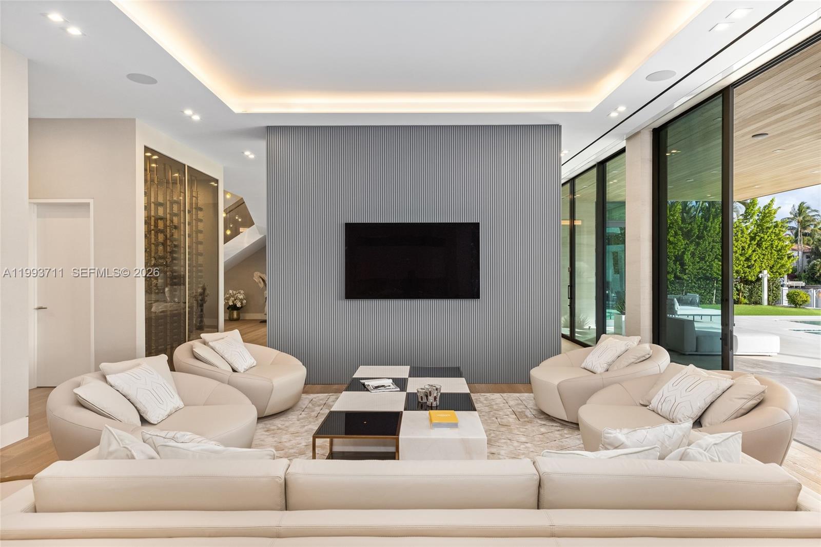 2560 Del Lago Dr Fort Lauderdale, FL 33316