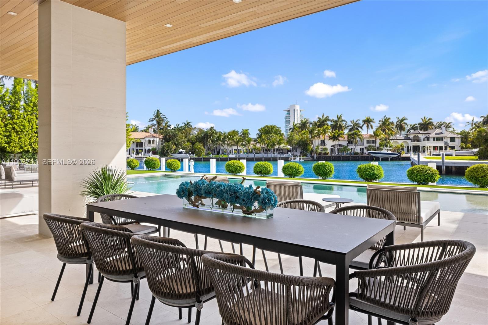 2560 Del Lago Dr Fort Lauderdale, FL 33316