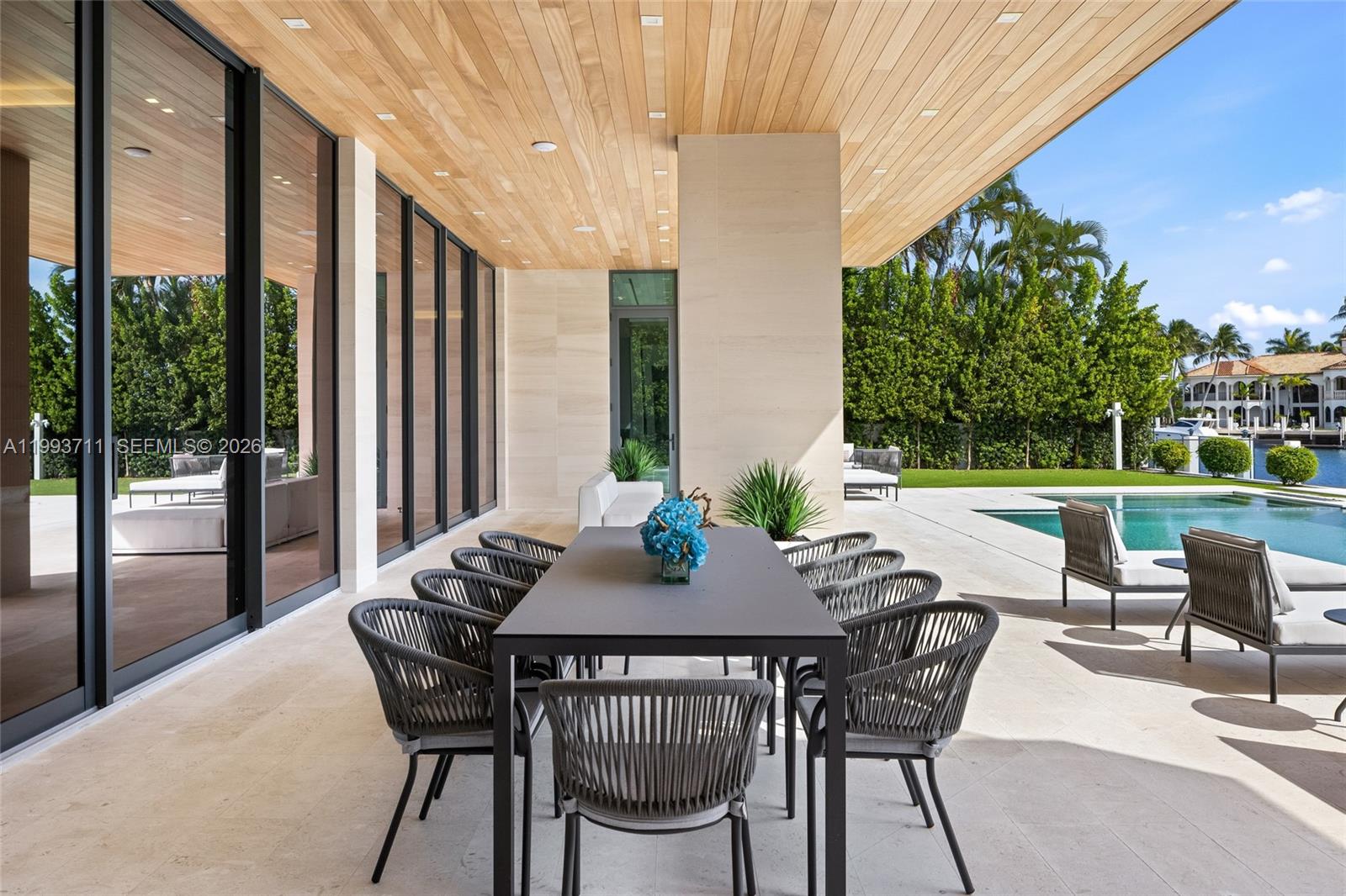 2560 Del Lago Dr Fort Lauderdale, FL 33316