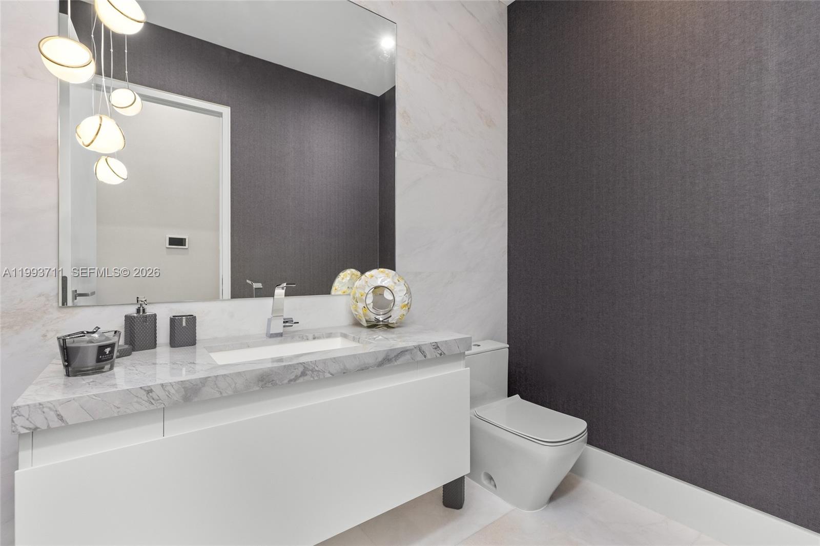 2560 Del Lago Dr Fort Lauderdale, FL 33316