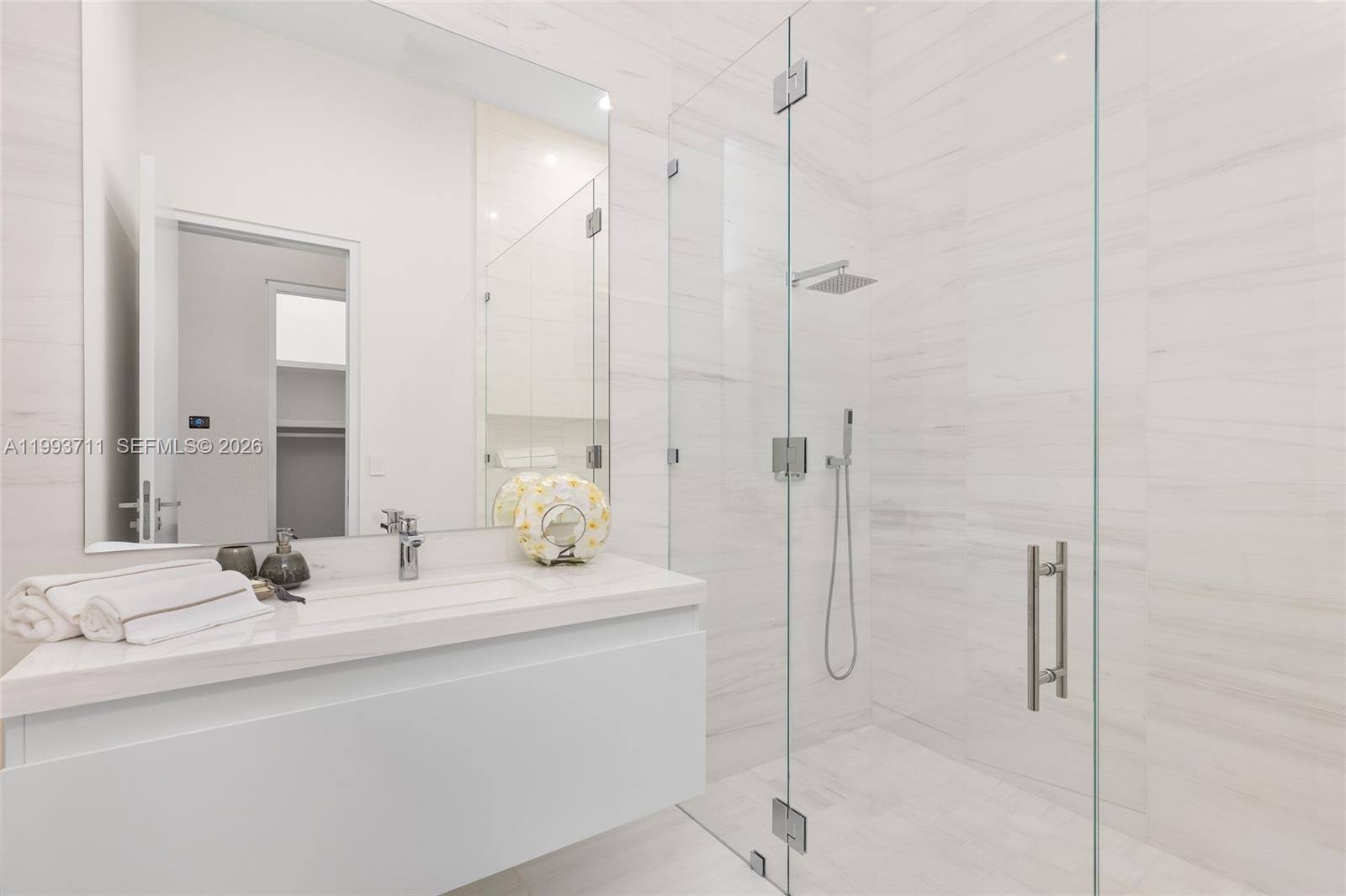 2560 Del Lago Dr Fort Lauderdale, FL 33316