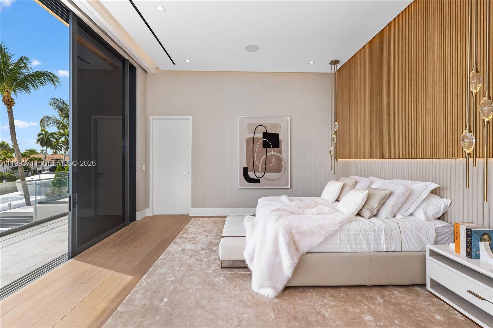 2560 Del Lago Dr Fort Lauderdale, FL 33316