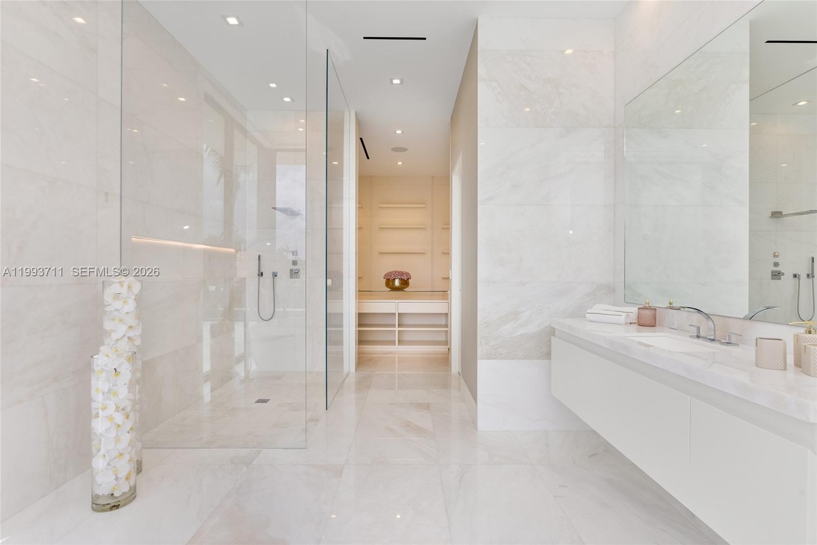 2560 Del Lago Dr Fort Lauderdale, FL 33316