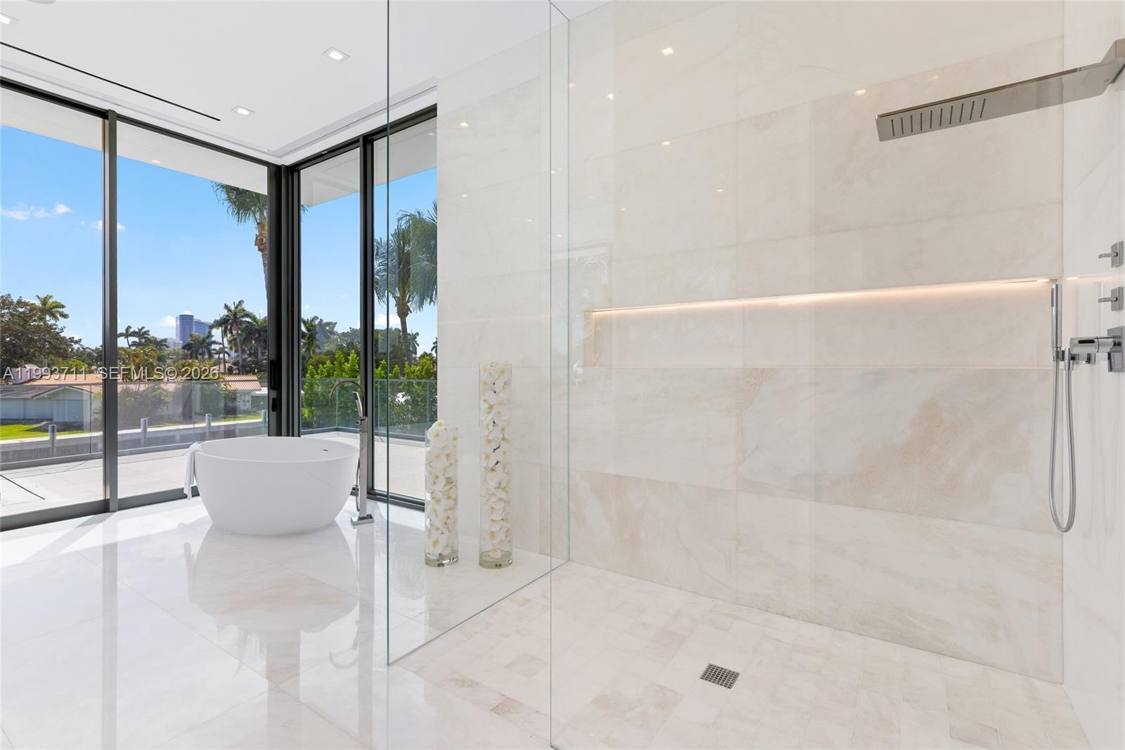 2560 Del Lago Dr Fort Lauderdale, FL 33316