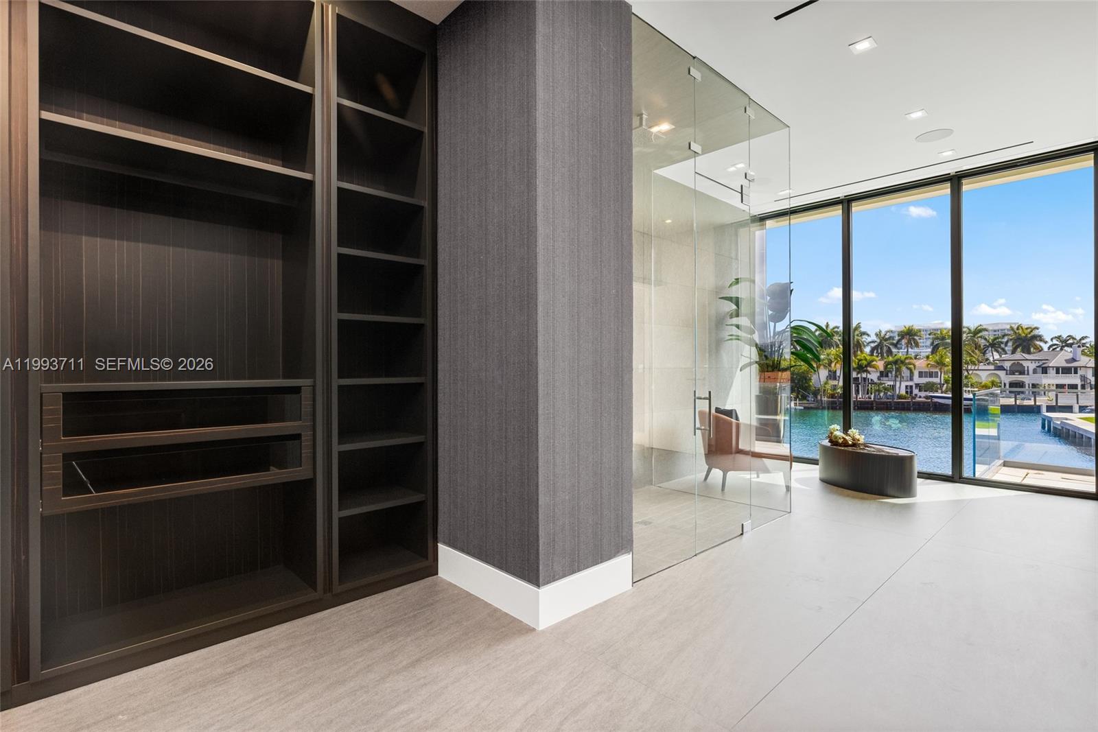 2560 Del Lago Dr Fort Lauderdale, FL 33316