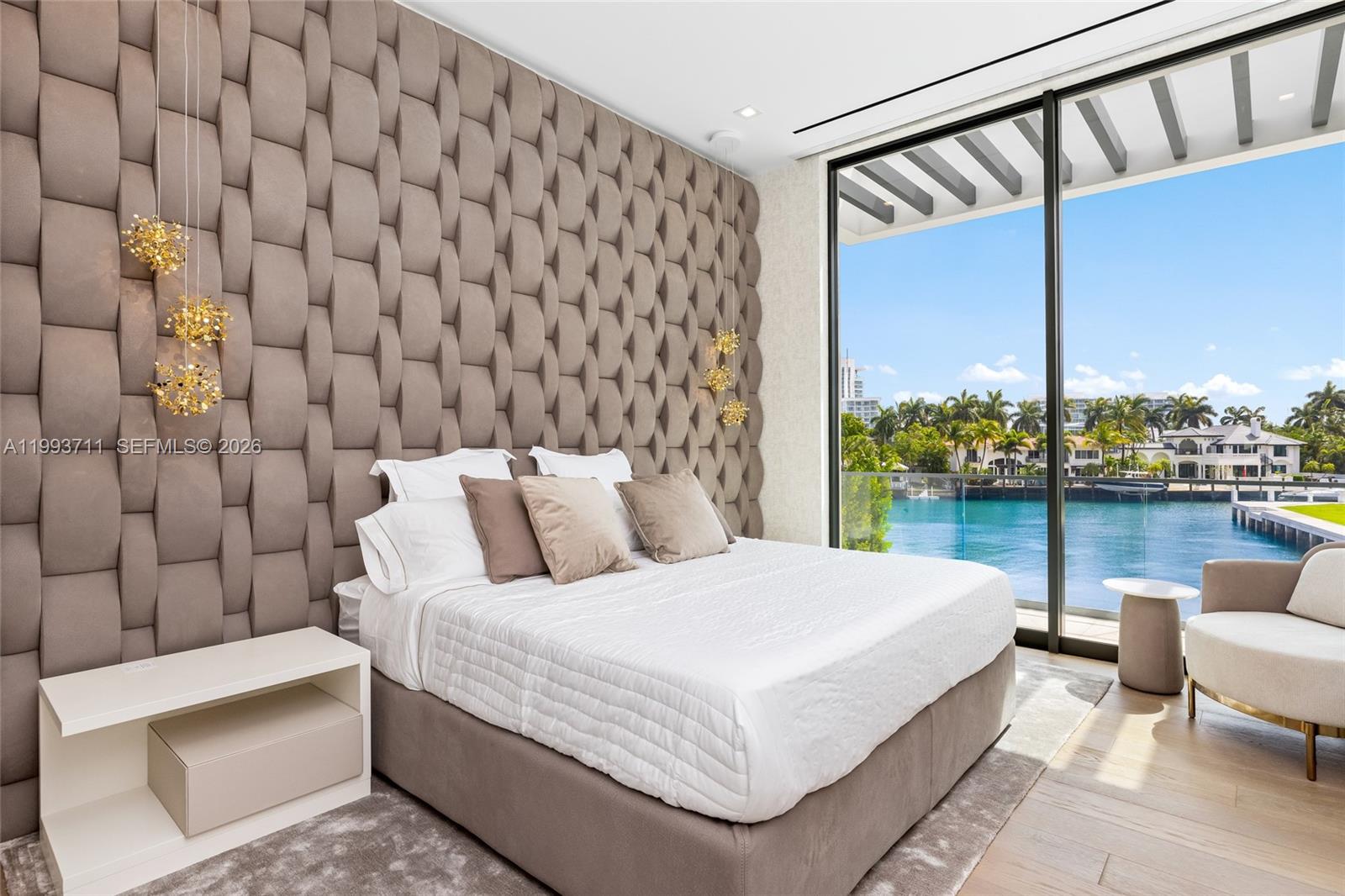 2560 Del Lago Dr Fort Lauderdale, FL 33316