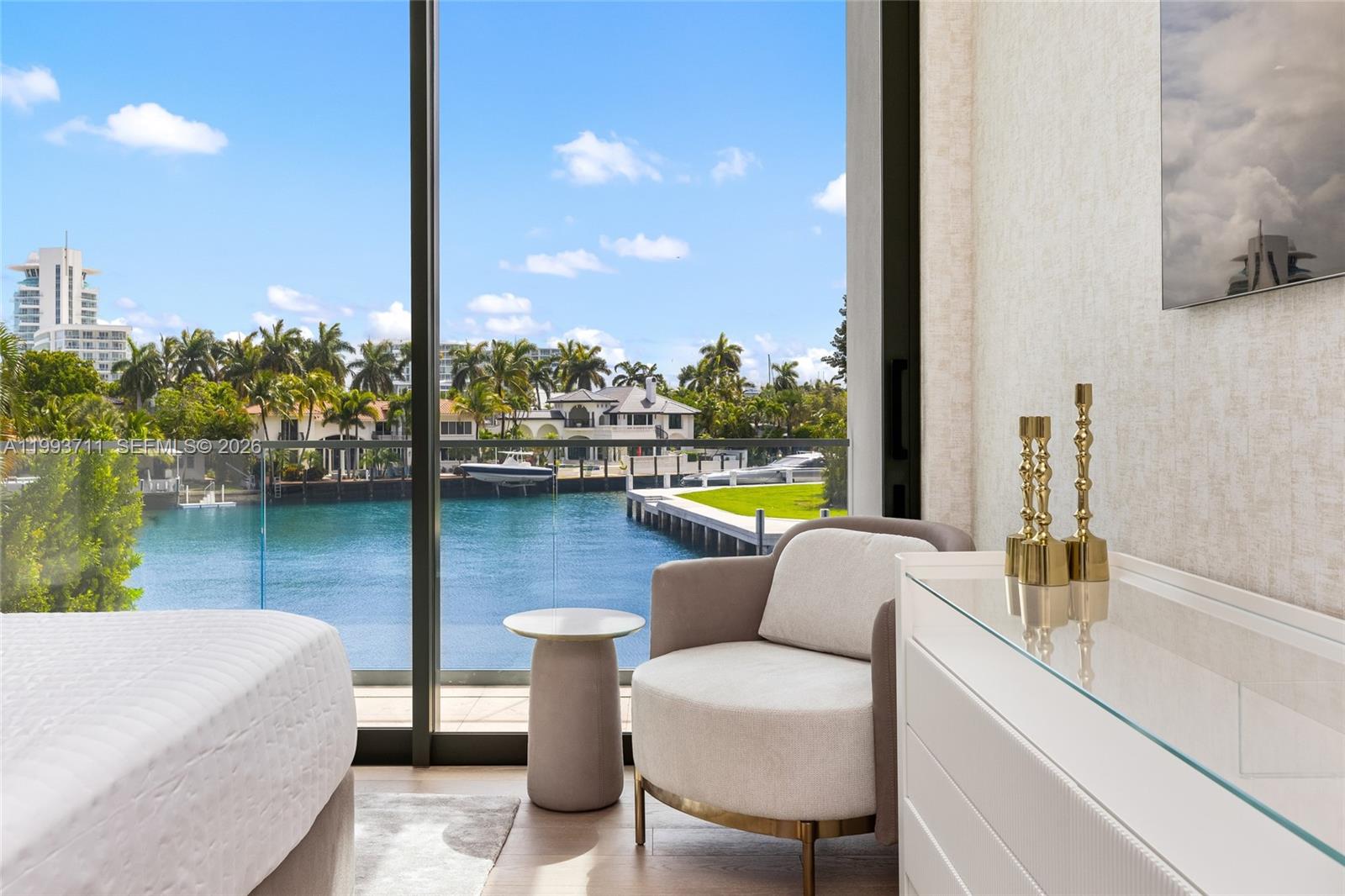 2560 Del Lago Dr Fort Lauderdale, FL 33316