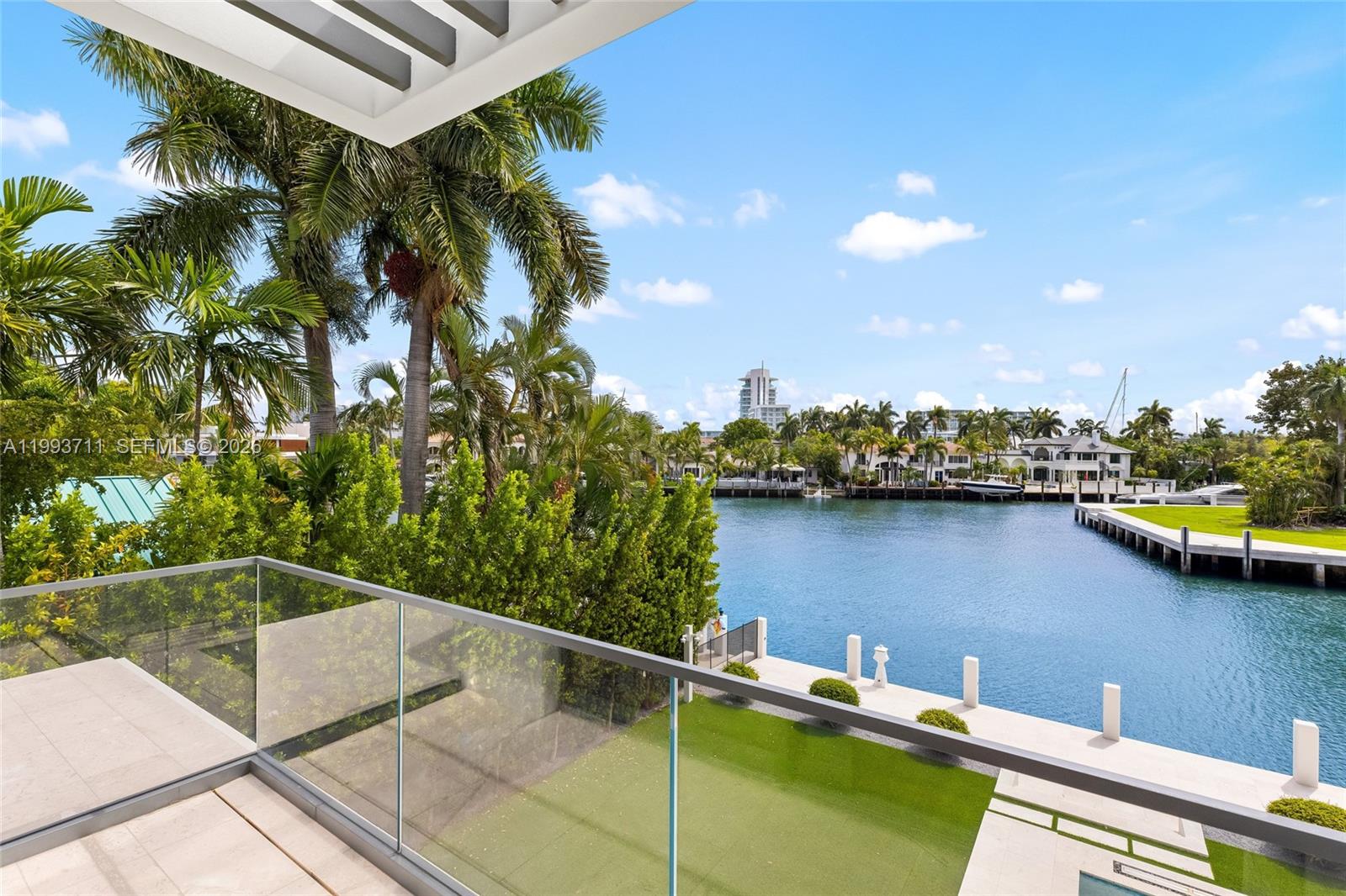 2560 Del Lago Dr Fort Lauderdale, FL 33316