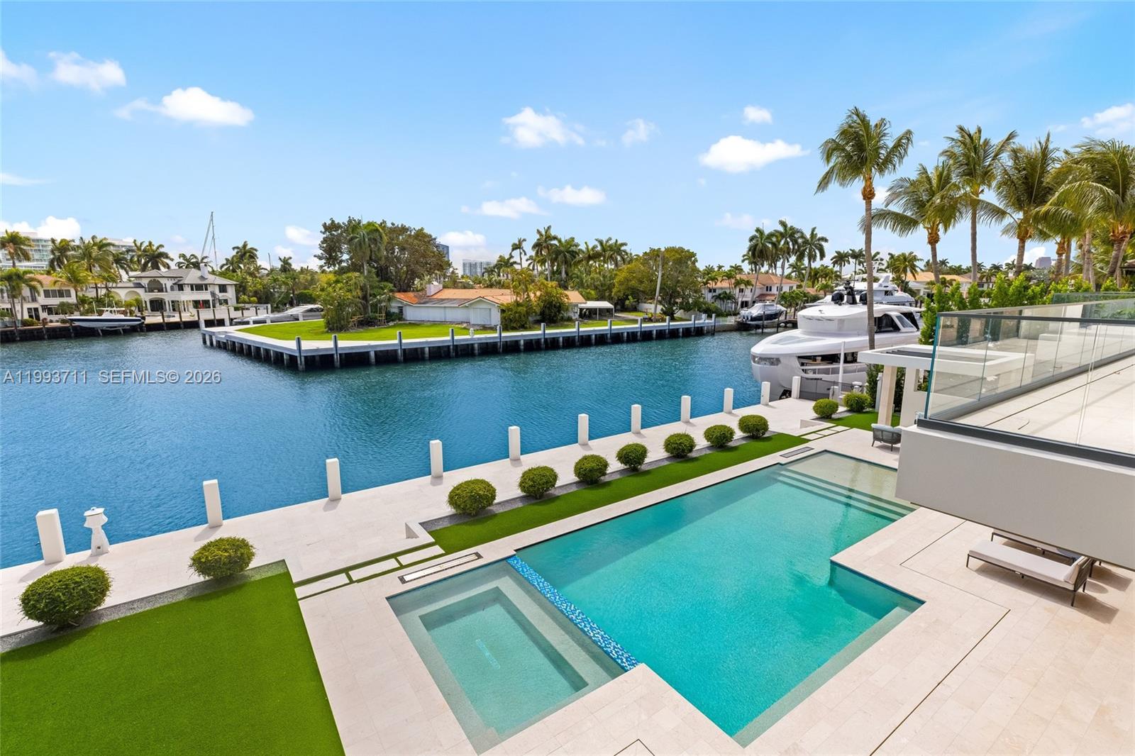 2560 Del Lago Dr Fort Lauderdale, FL 33316