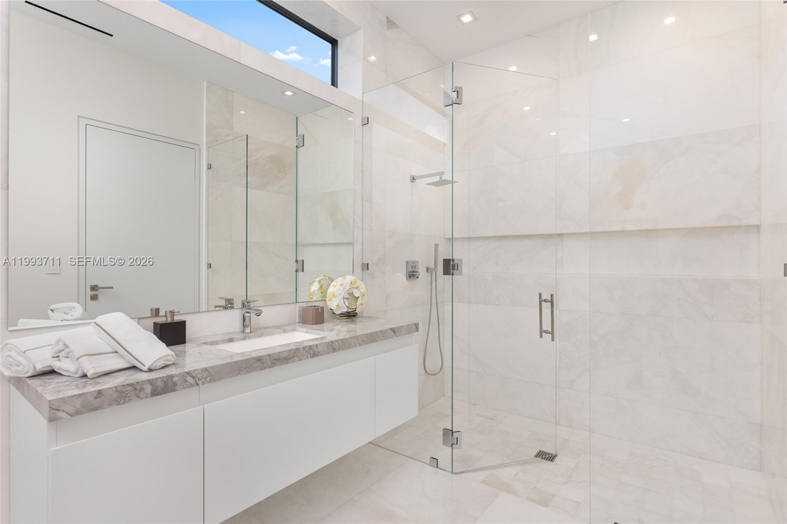 2560 Del Lago Dr Fort Lauderdale, FL 33316