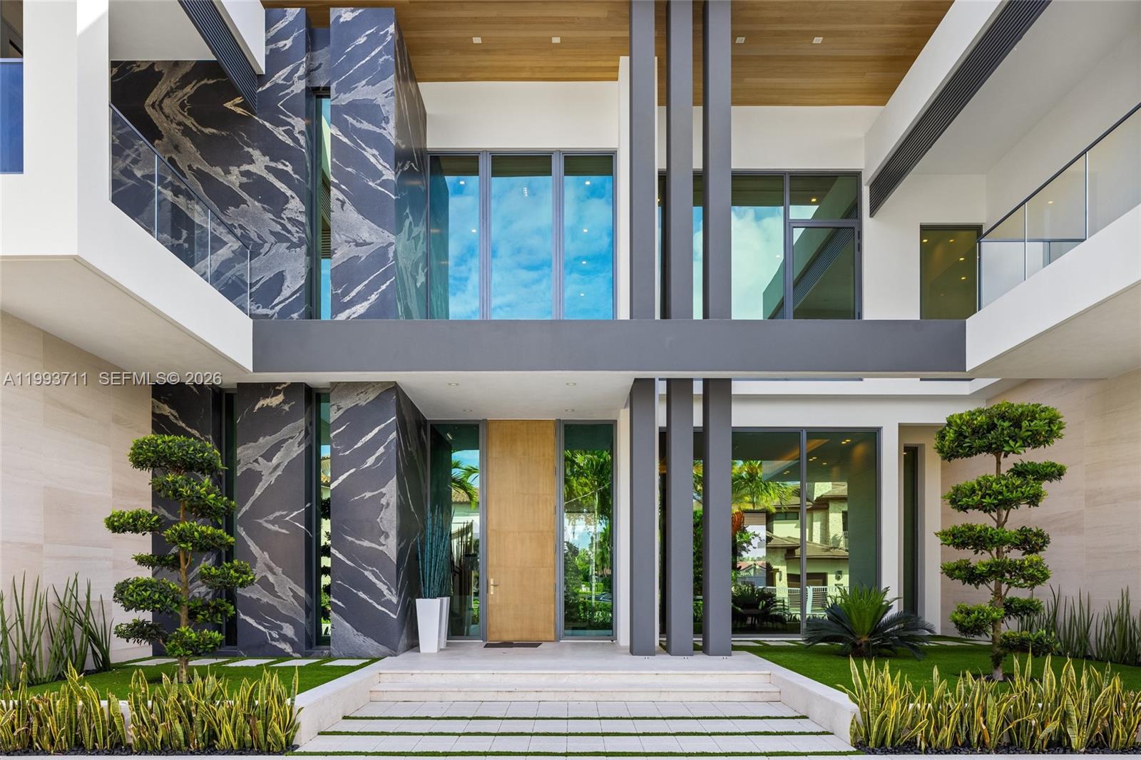 2560 Del Lago Dr Fort Lauderdale, FL 33316