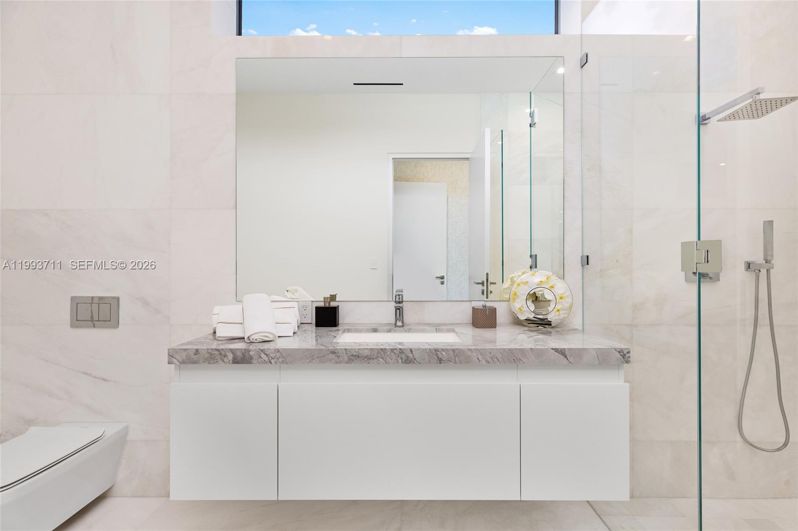 2560 Del Lago Dr Fort Lauderdale, FL 33316