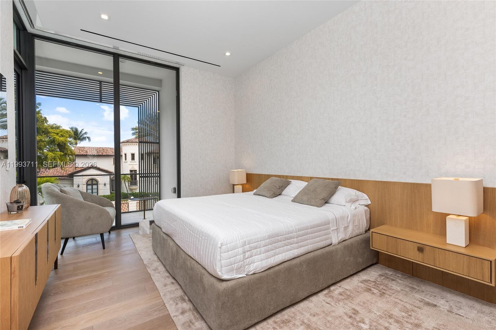 2560 Del Lago Dr Fort Lauderdale, FL 33316