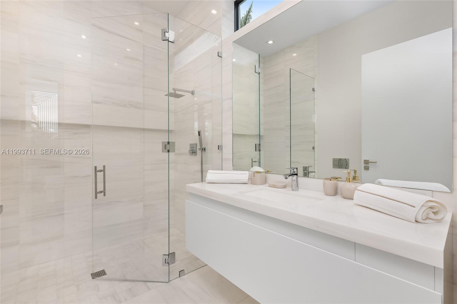 2560 Del Lago Dr Fort Lauderdale, FL 33316