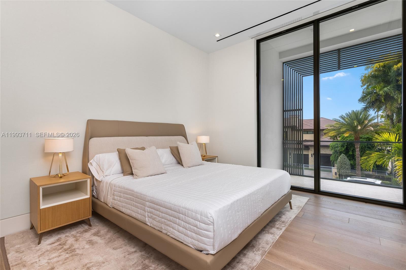 2560 Del Lago Dr Fort Lauderdale, FL 33316