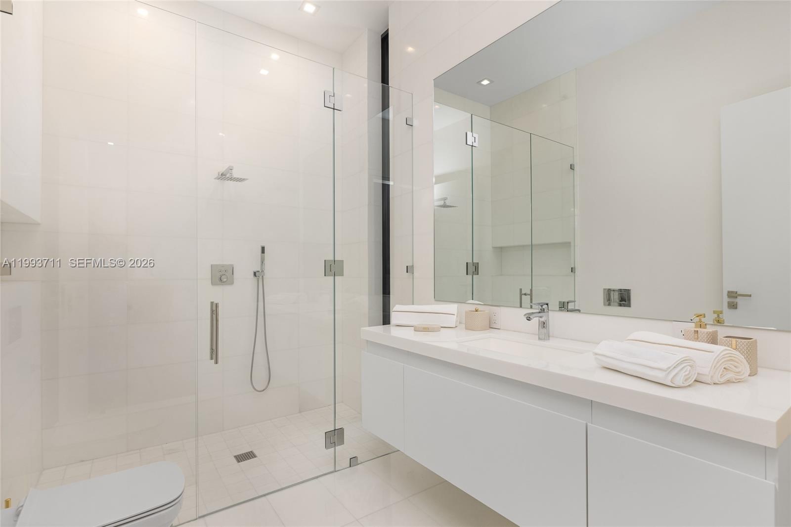 2560 Del Lago Dr Fort Lauderdale, FL 33316