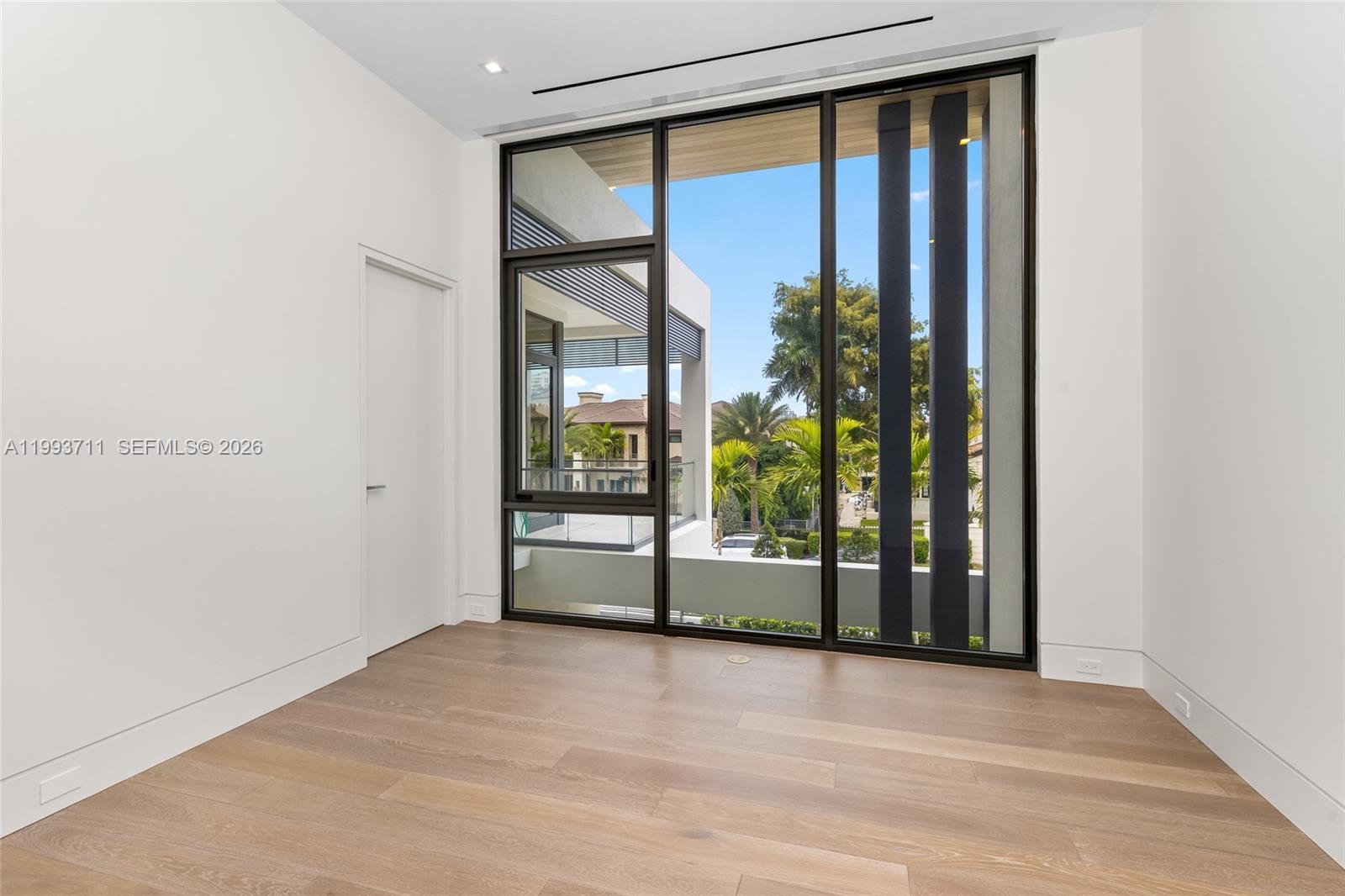 2560 Del Lago Dr Fort Lauderdale, FL 33316