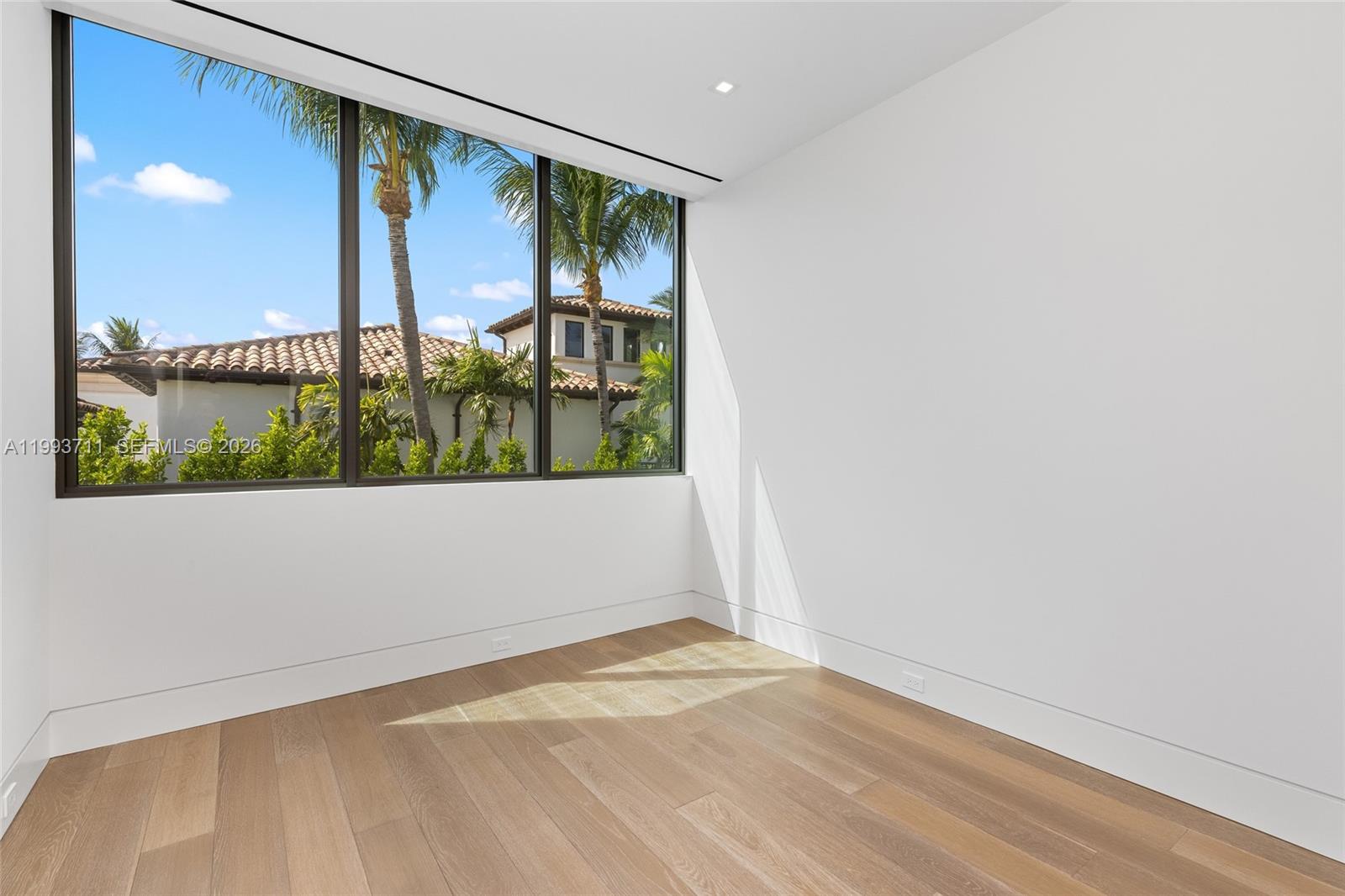 2560 Del Lago Dr Fort Lauderdale, FL 33316