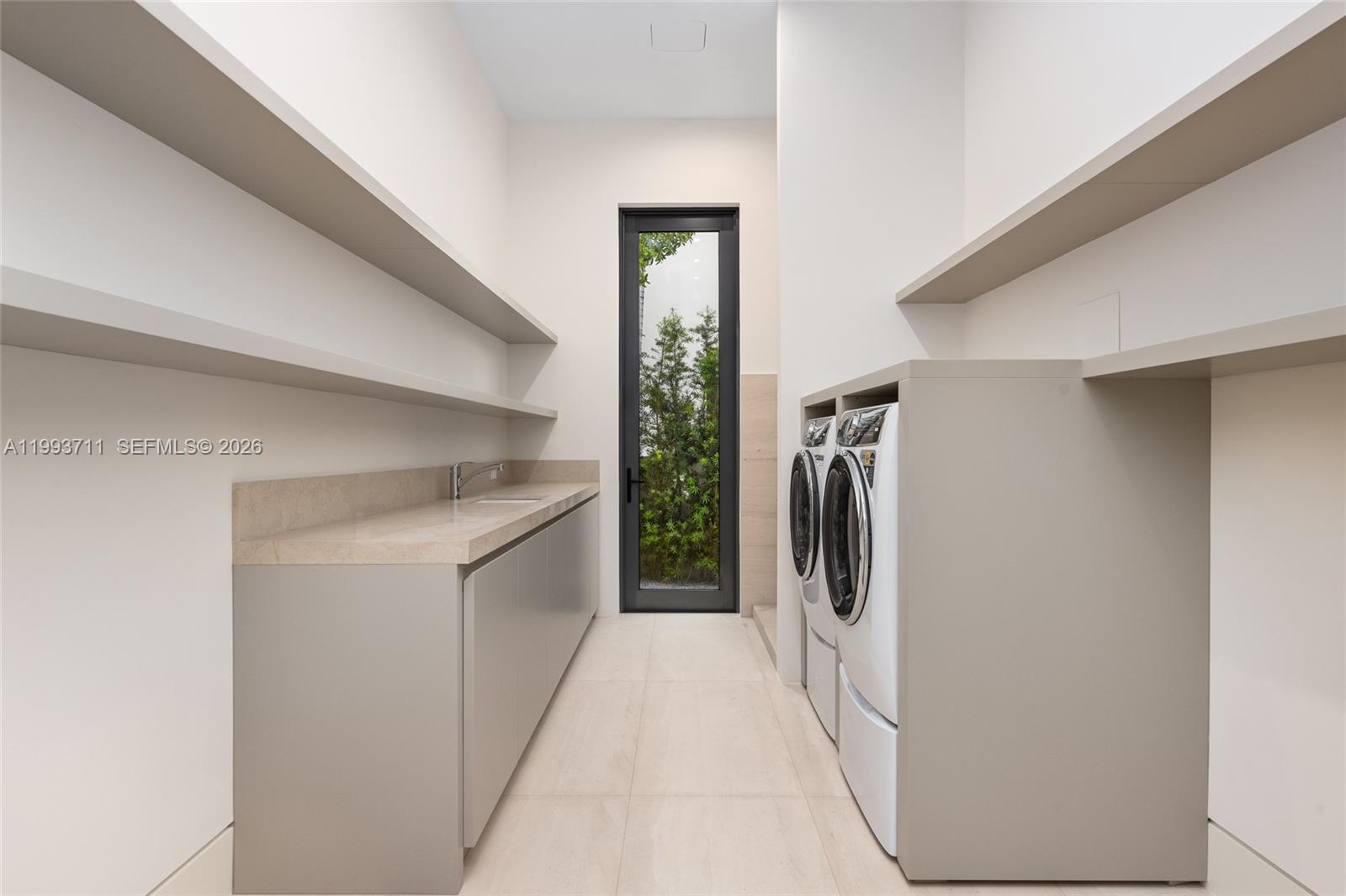 2560 Del Lago Dr Fort Lauderdale, FL 33316