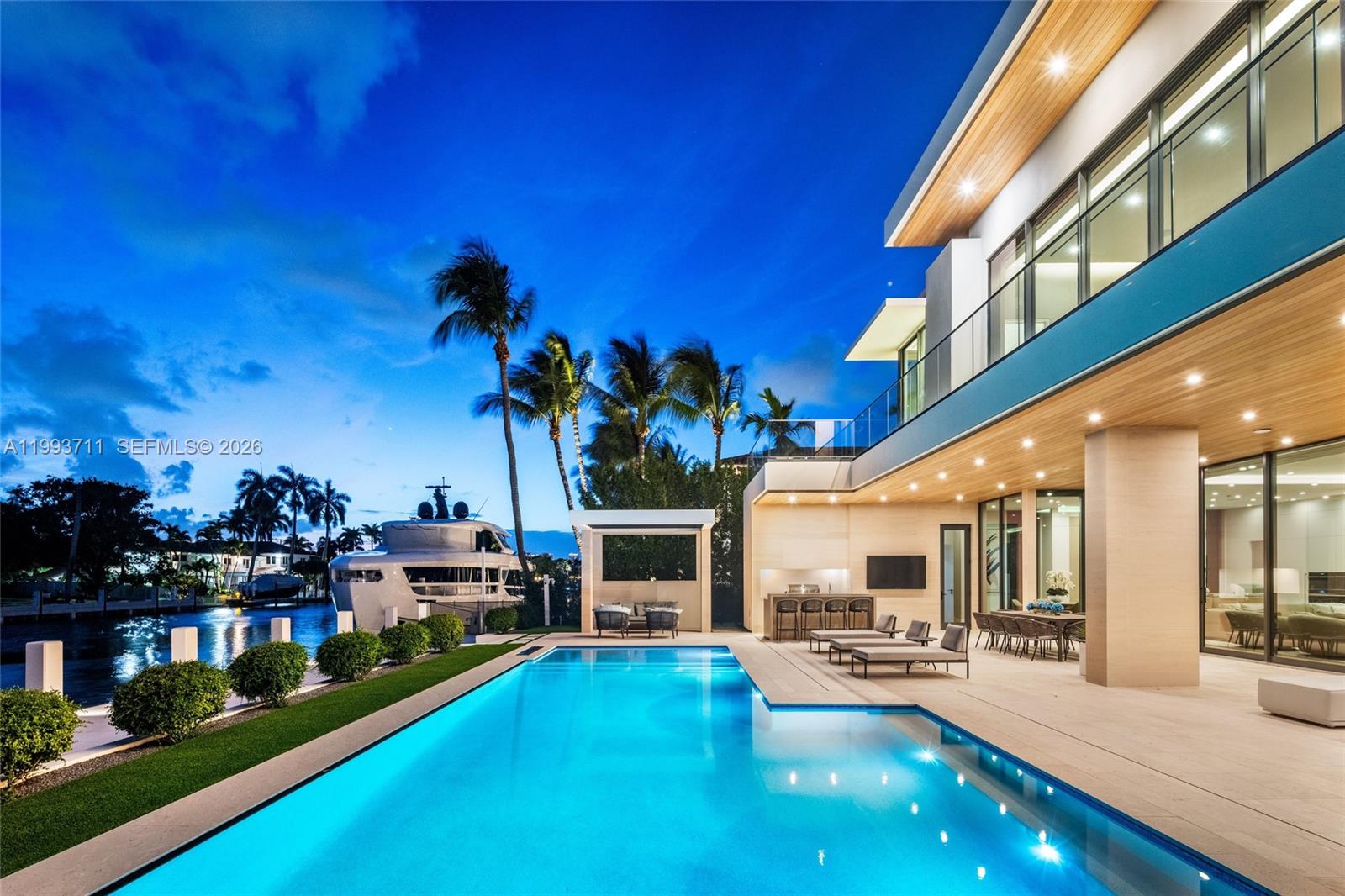 2560 Del Lago Dr Fort Lauderdale, FL 33316