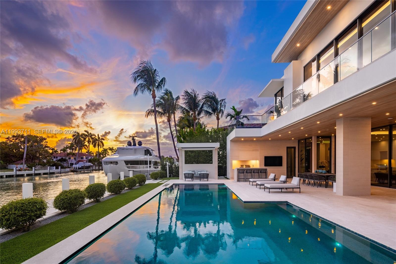 2560 Del Lago Dr Fort Lauderdale, FL 33316