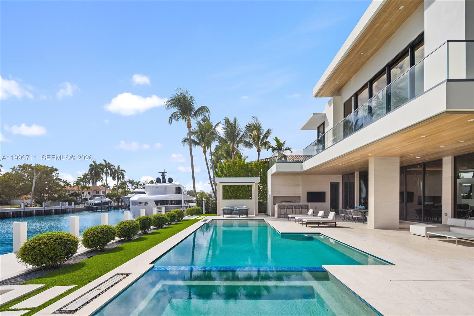 2560 Del Lago Dr Fort Lauderdale, FL 33316