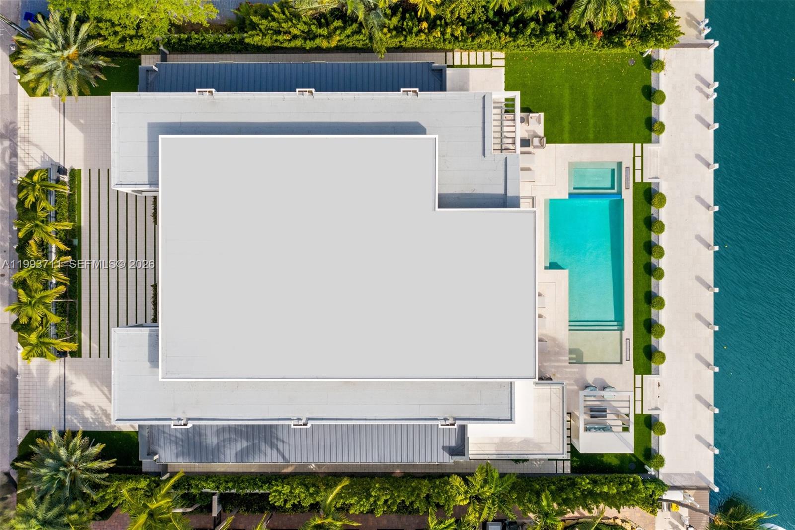 2560 Del Lago Dr Fort Lauderdale, FL 33316