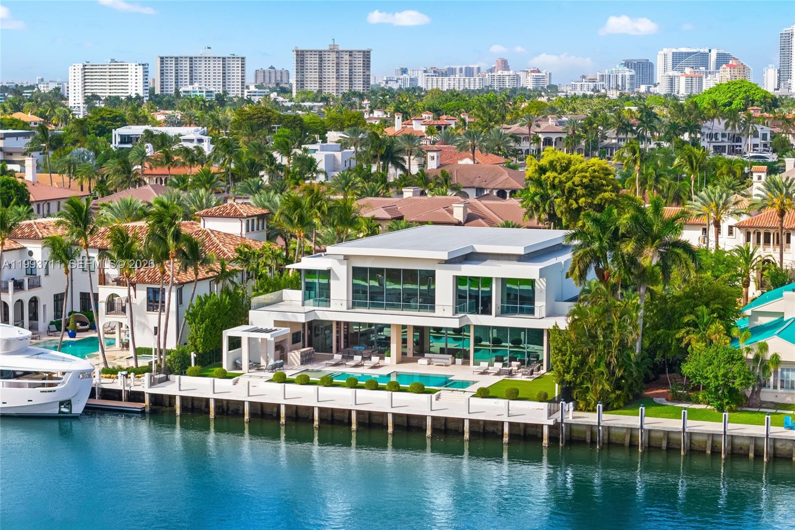 2560 Del Lago Dr Fort Lauderdale, FL 33316