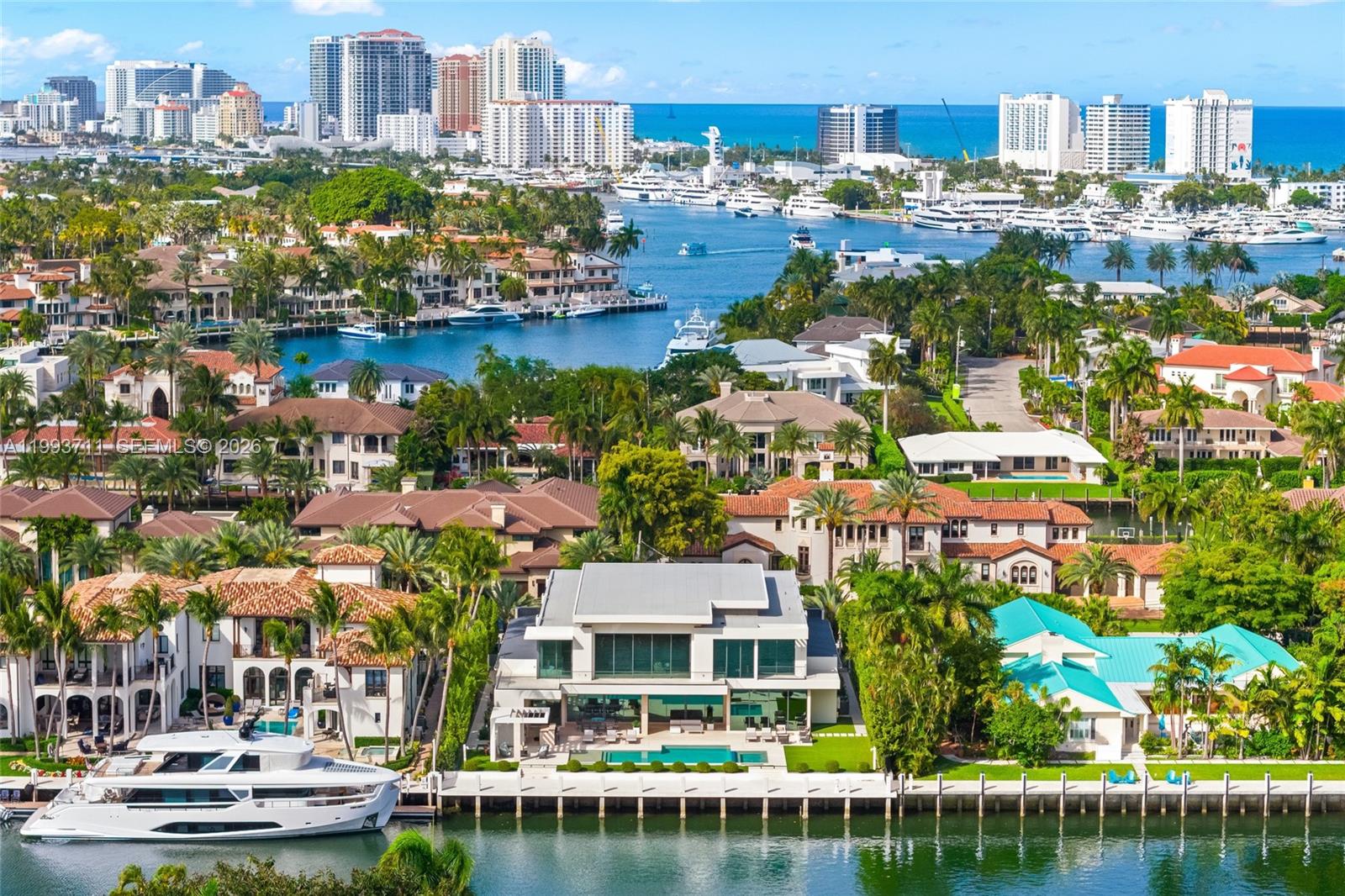 2560 Del Lago Dr Fort Lauderdale, FL 33316