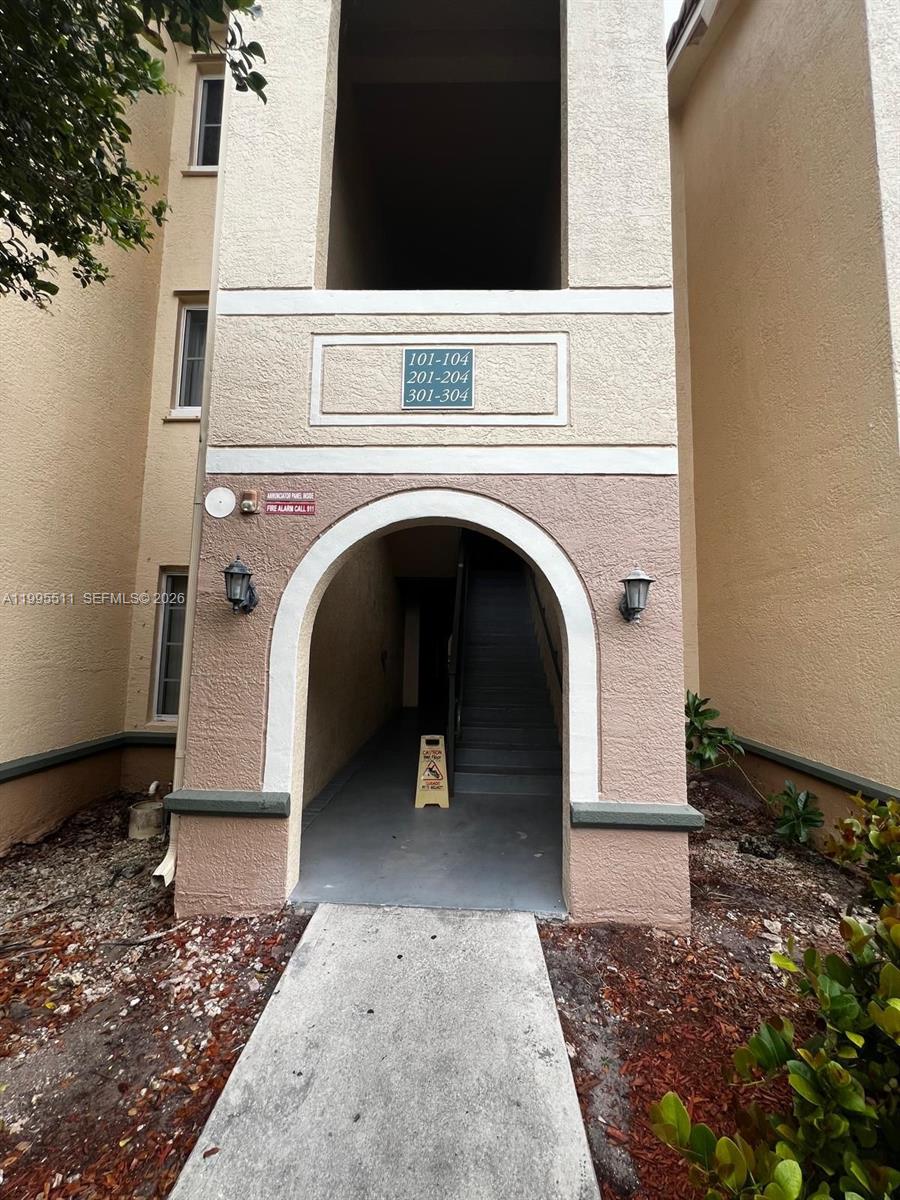 2548 Centergate Dr #301