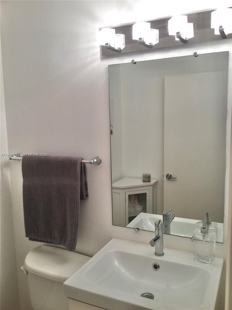 image Blue on the Bay24