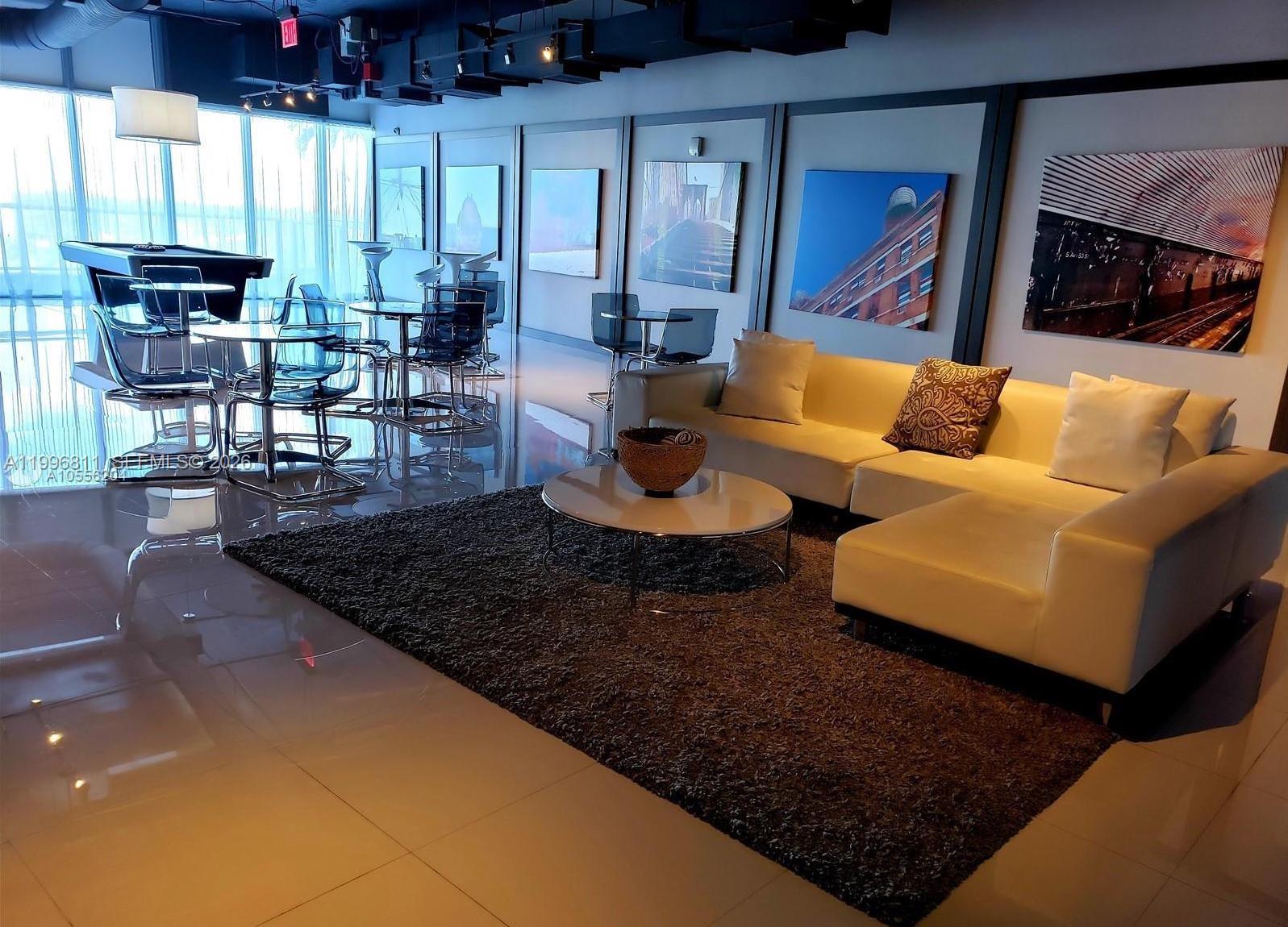 image Blue on the Bay32