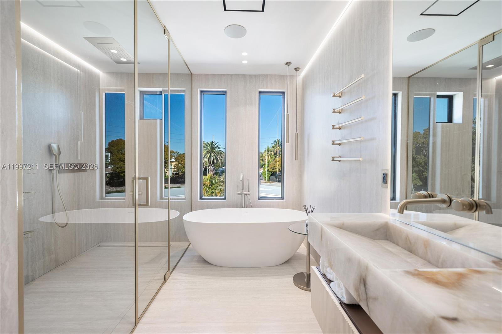 1045 W 47th Ct Miami Beach, FL 33140