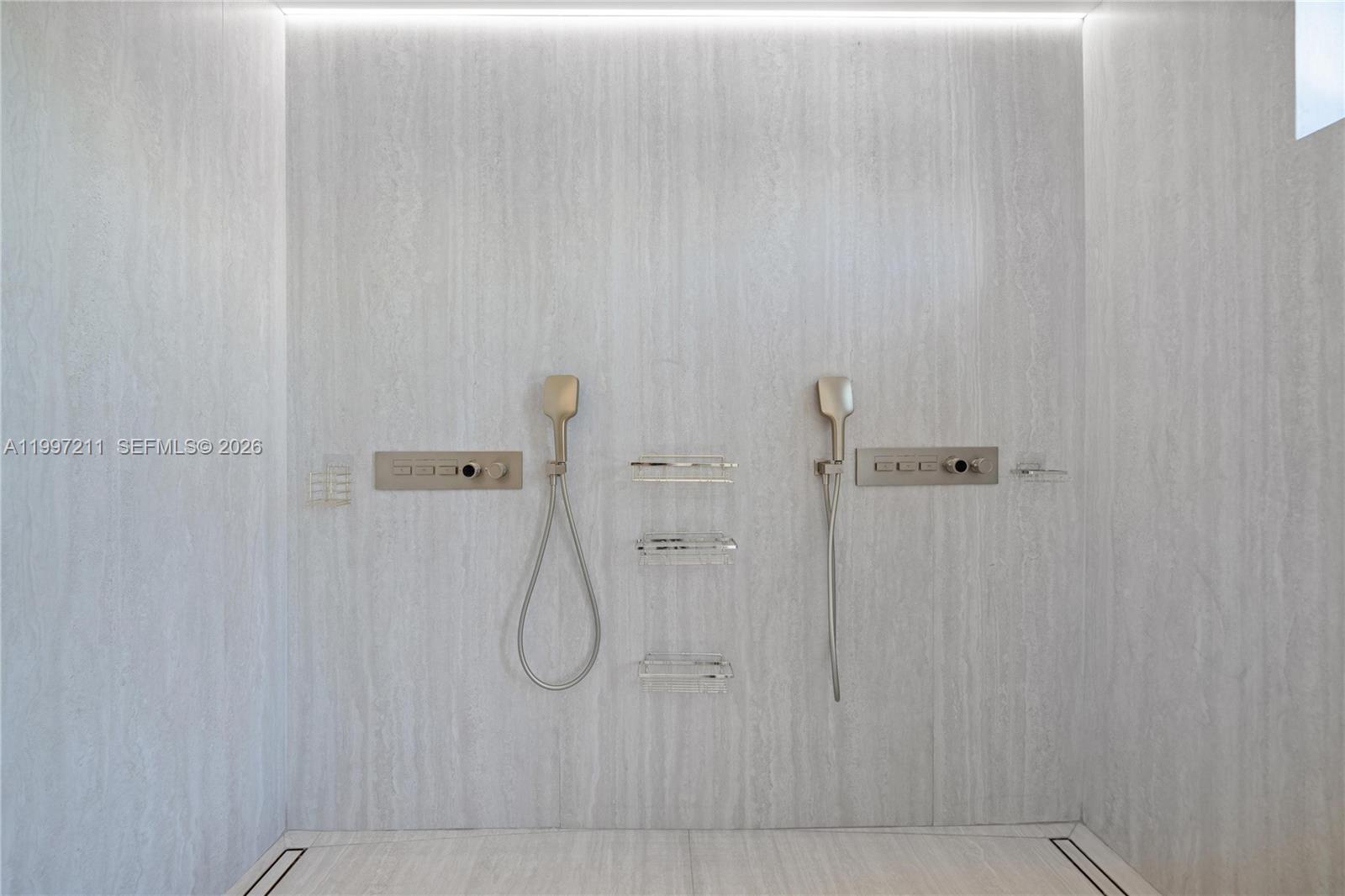 1045 W 47th Ct Miami Beach, FL 33140