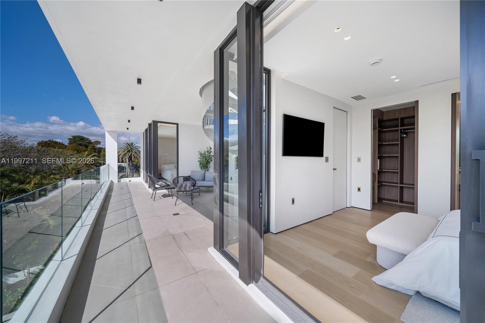 1045 W 47th Ct Miami Beach, FL 33140