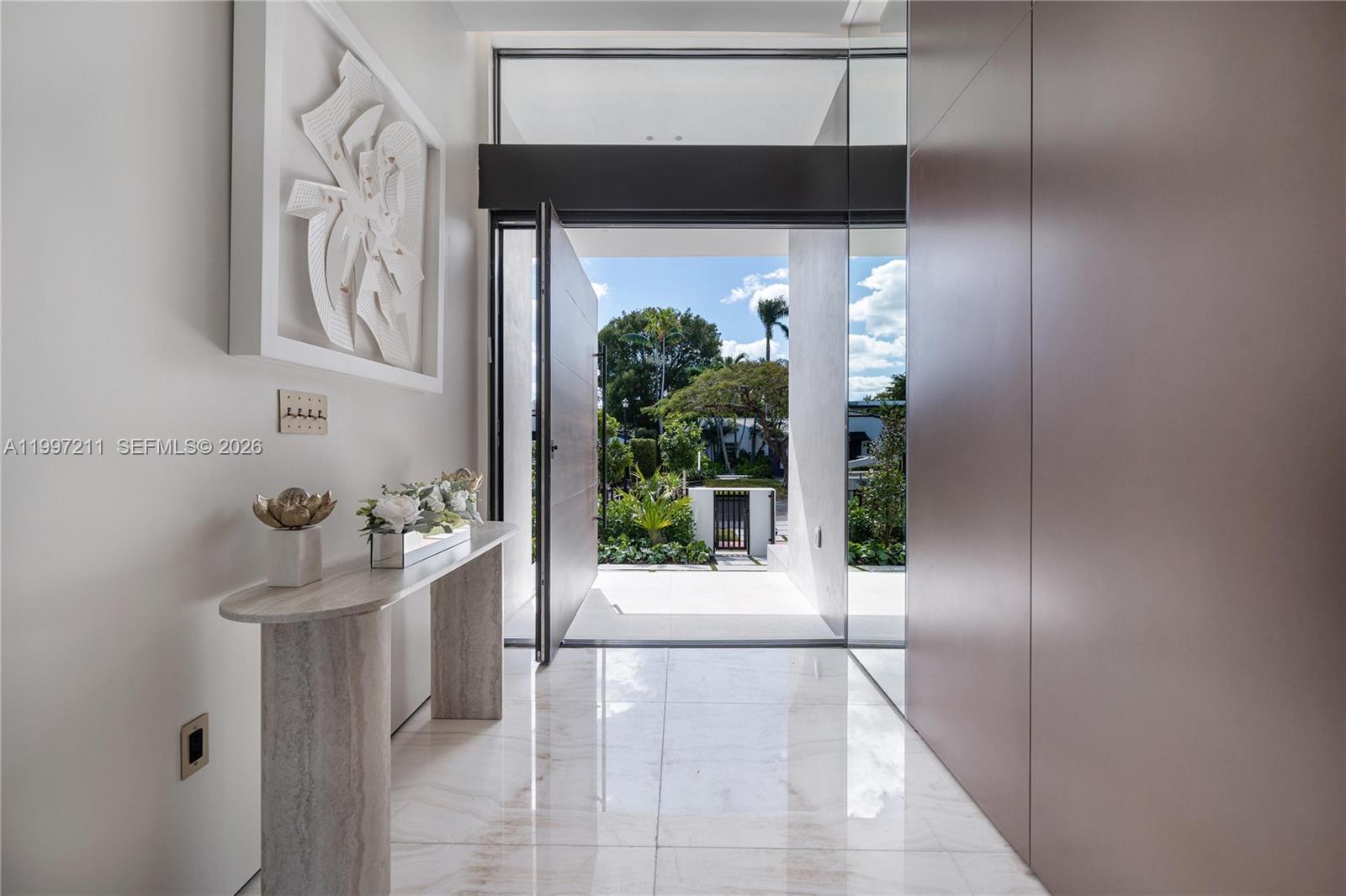 1045 W 47th Ct Miami Beach, FL 33140