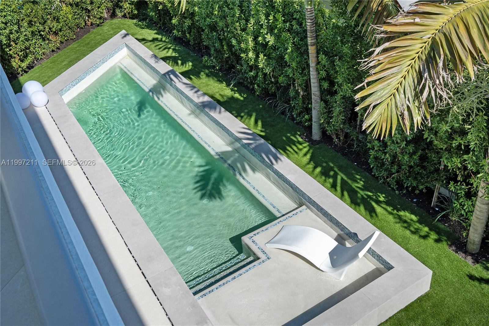 1045 W 47th Ct Miami Beach, FL 33140