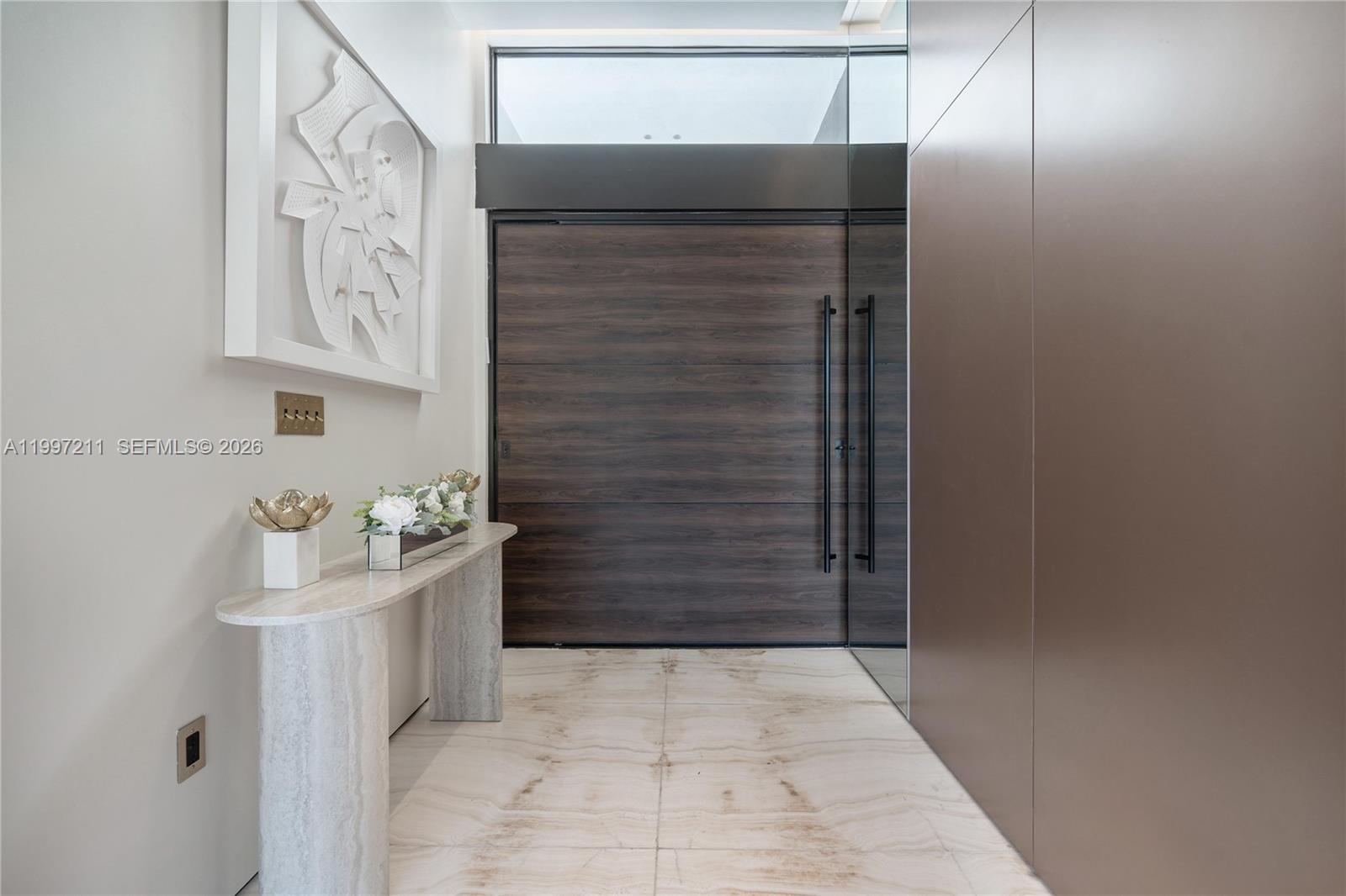 1045 W 47th Ct Miami Beach, FL 33140