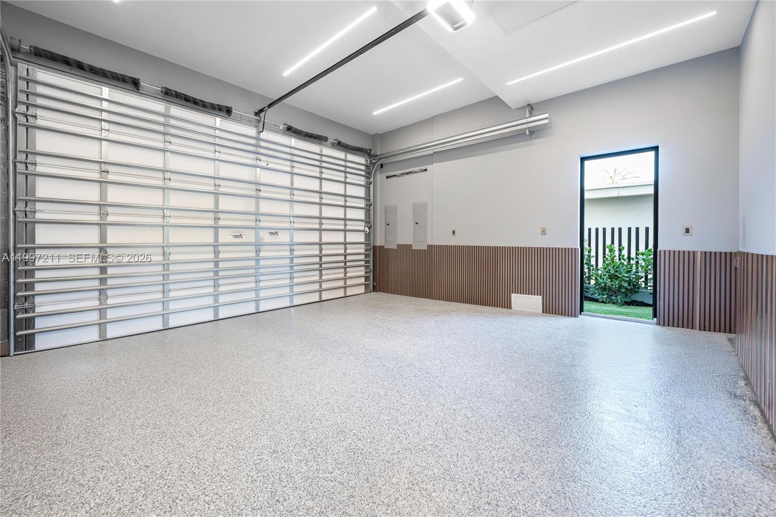 1045 W 47th Ct Miami Beach, FL 33140