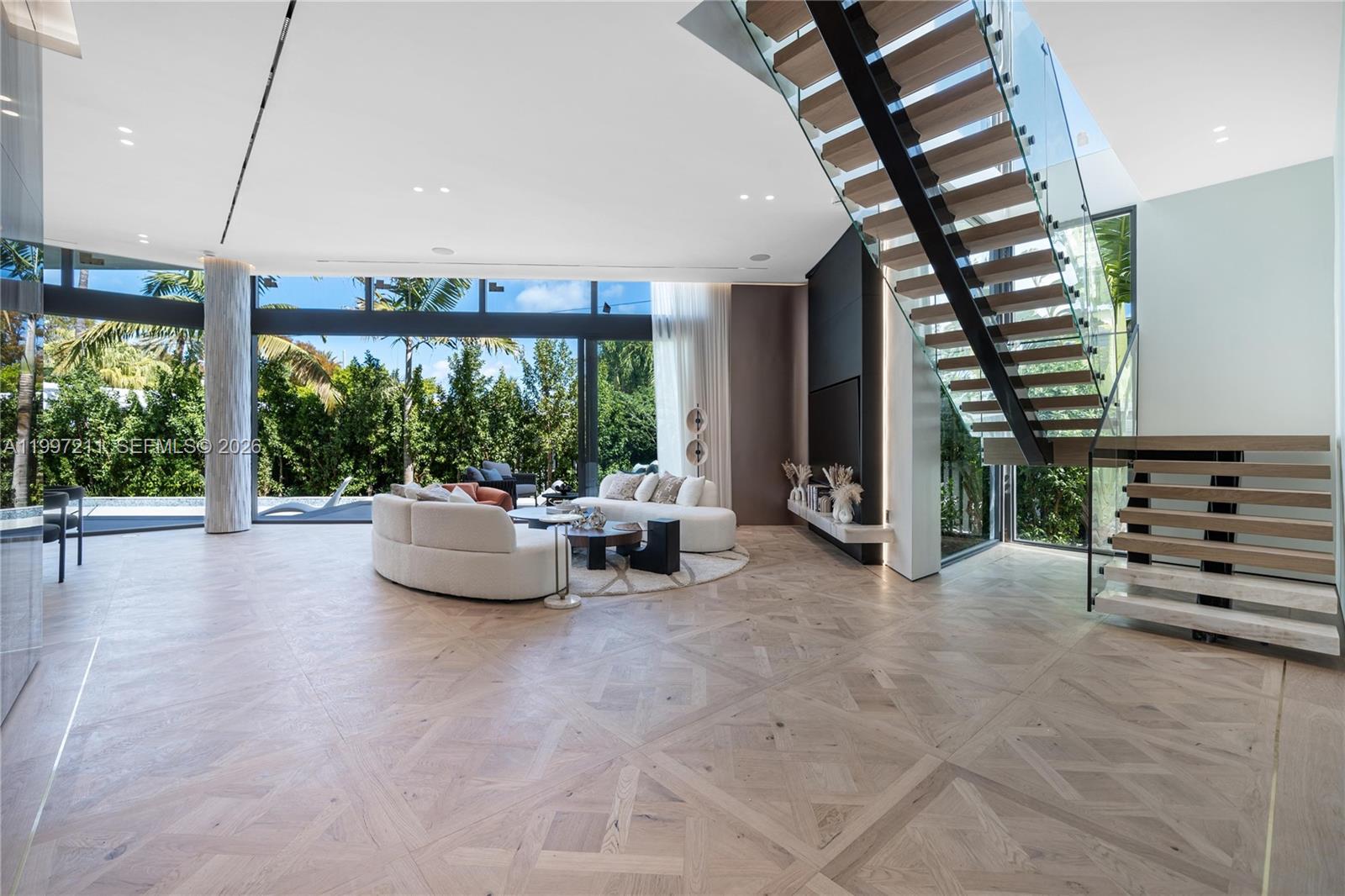 1045 W 47th Ct Miami Beach, FL 33140