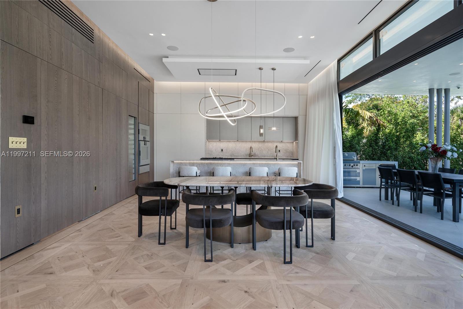 1045 W 47th Ct Miami Beach, FL 33140