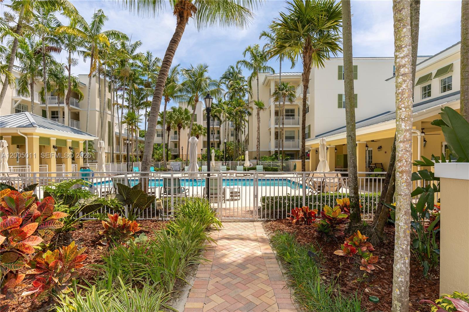 7616 SW 102nd St #411 Pinecrest, FL 33156
