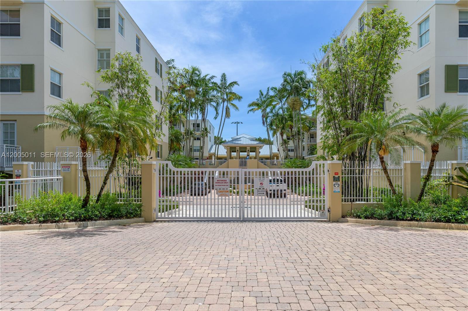7616 SW 102nd St #411 Pinecrest, FL 33156