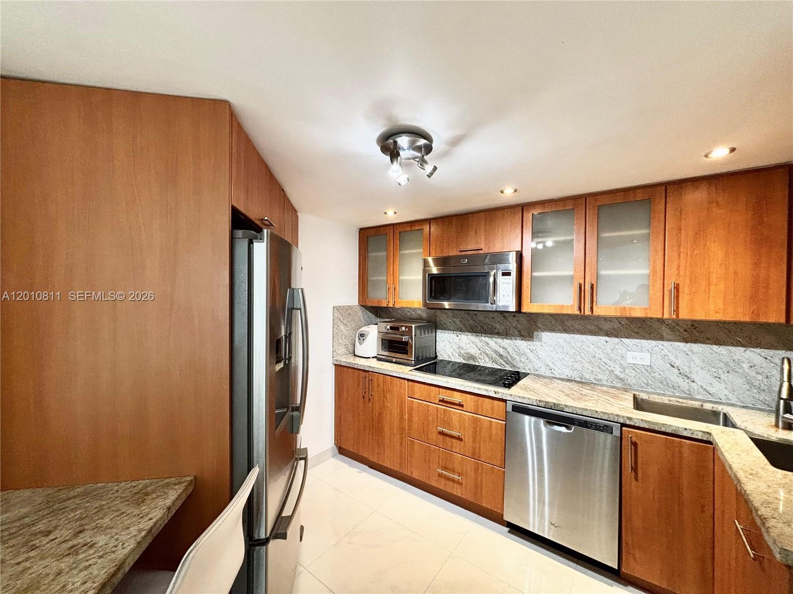 999 Brickell Bay Dr #1905